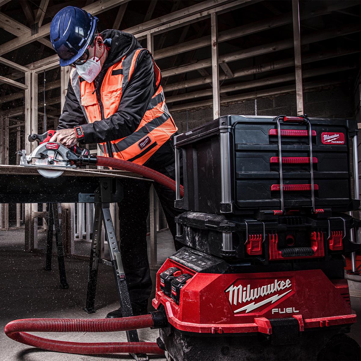 Milwaukee M18ONEF2VC34M-0 AC/DC 18V Dual Battery Brushless 34L M-Class Dust Extractor with VACLINK Body Only 4933498143